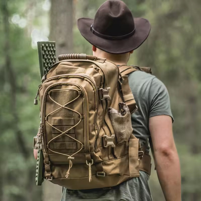 Mochila táctica  65L: gran capacidad, ideal para senderismo, camping y viajes. Mochila de estilo militar.